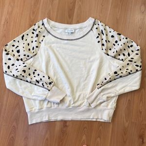 Cream sweatshirt with animal print